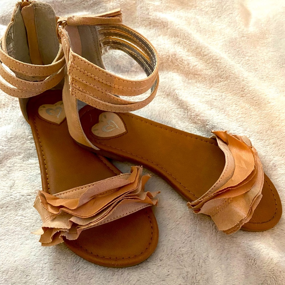 Kids ruffle detail sandal